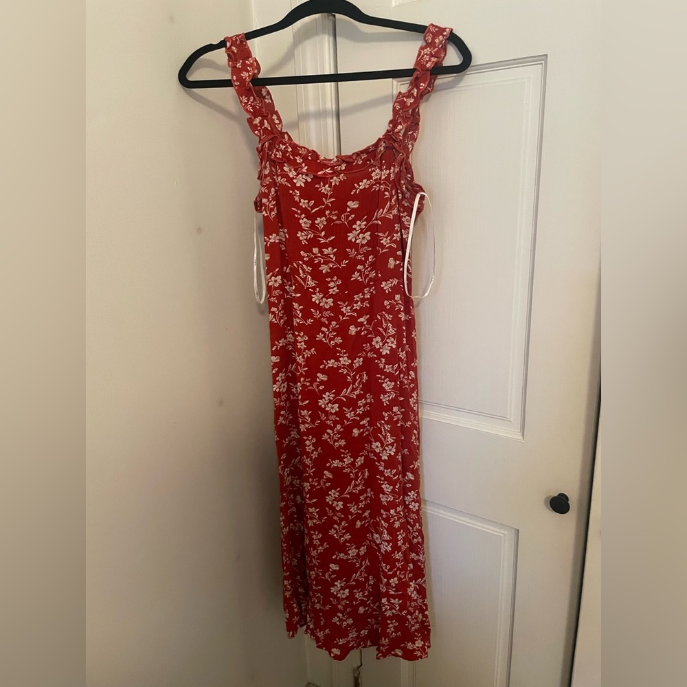 Red floral lulus midi dress size small.
